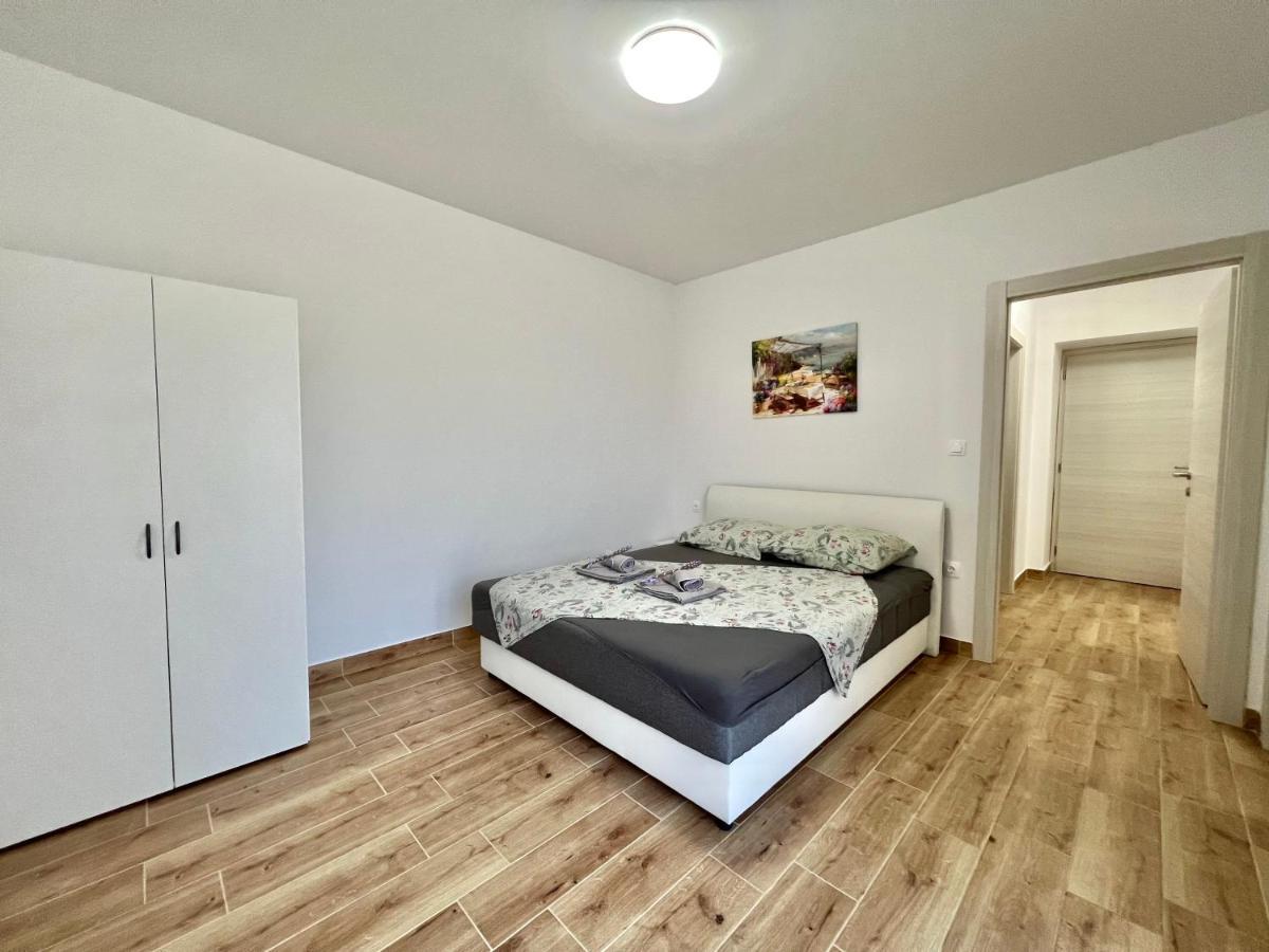 Fantasia Del Mare Apartment And Rooms Dramalj Bagian luar foto